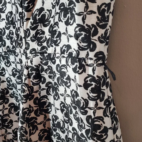 Tea-Length Dress with Black Cabbage Rose Print Size 12 - Picture 3 of 9